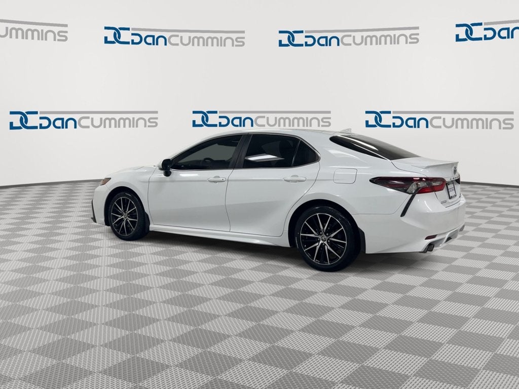 2022 Toyota Camry Hybrid SE