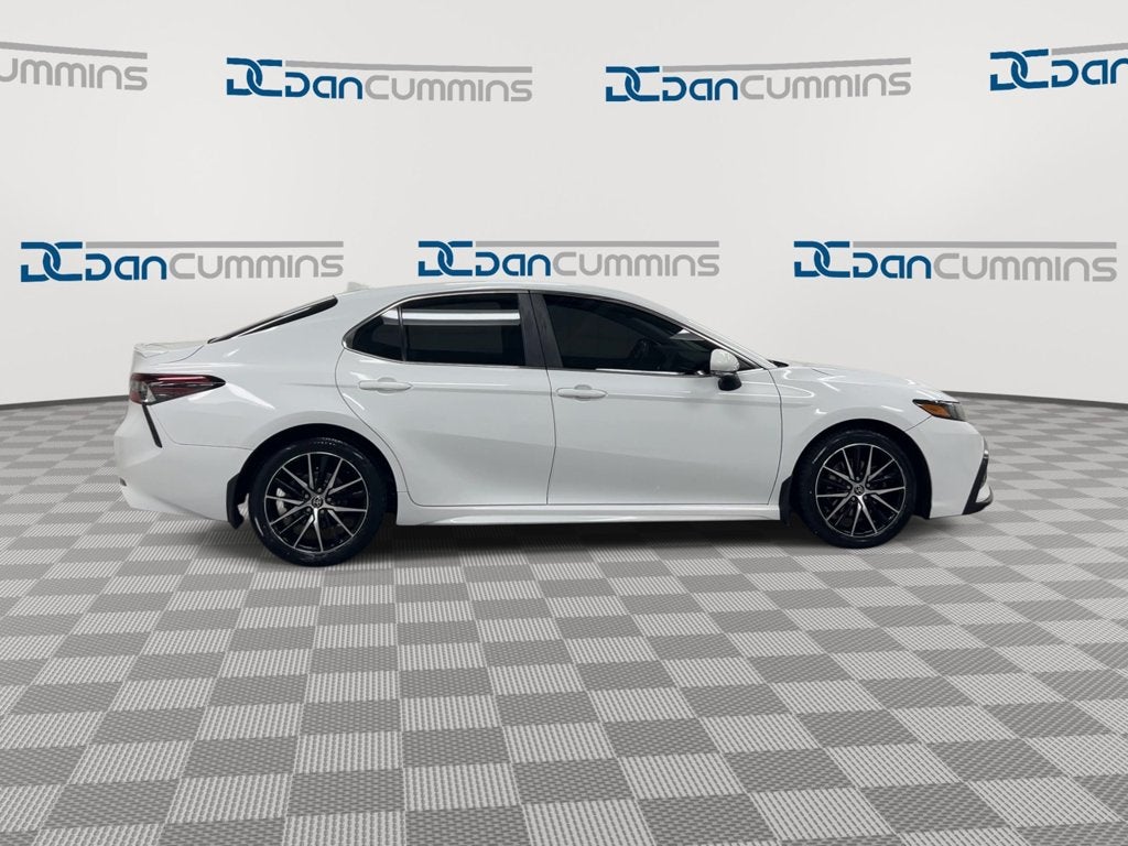 2022 Toyota Camry Hybrid SE