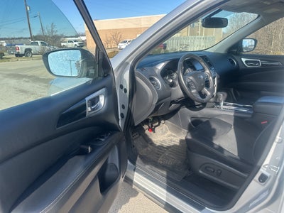 2020 Nissan Pathfinder SV