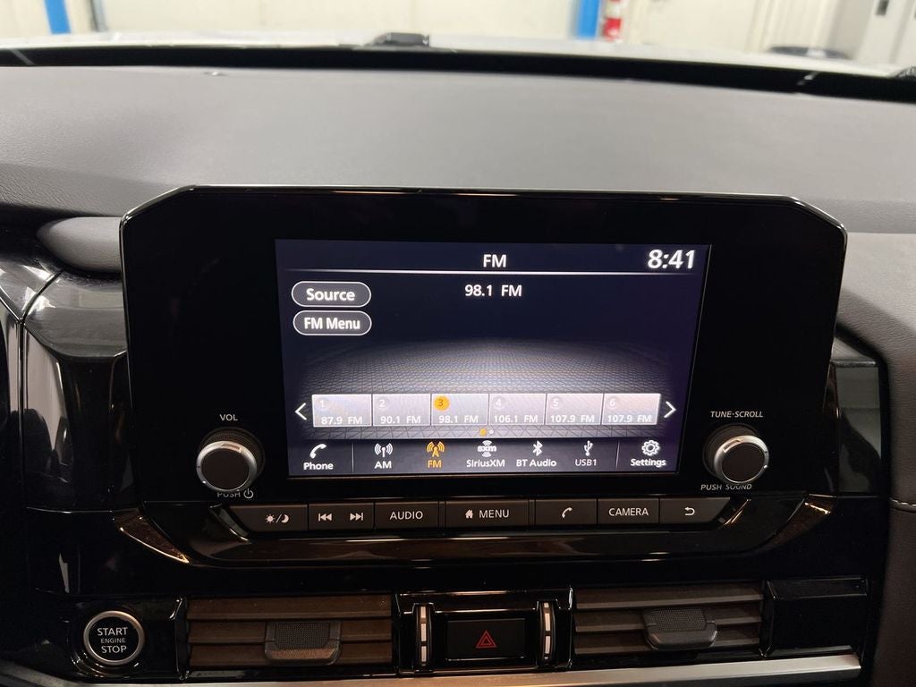 2024 Nissan Pathfinder SV