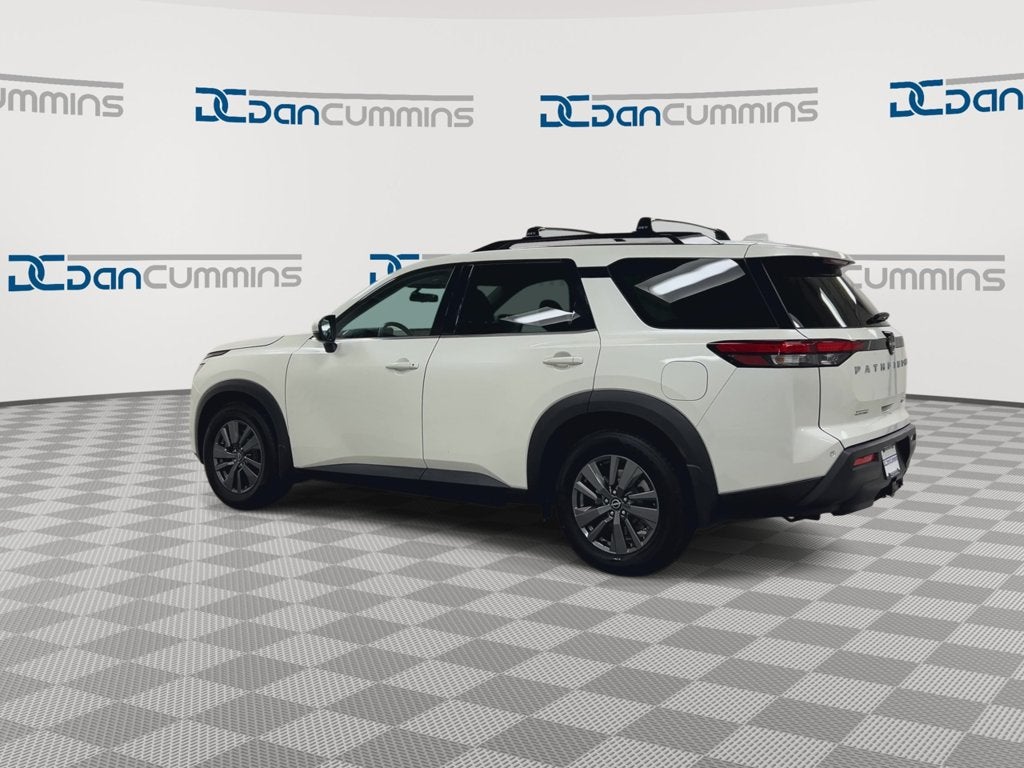 2022 Nissan Pathfinder SV