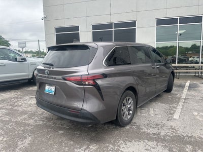 2021 Toyota Sienna XLE