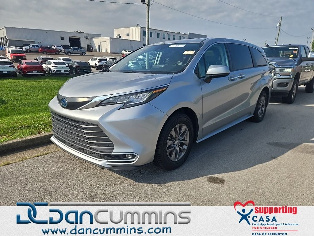 2023 Toyota Sienna XLE