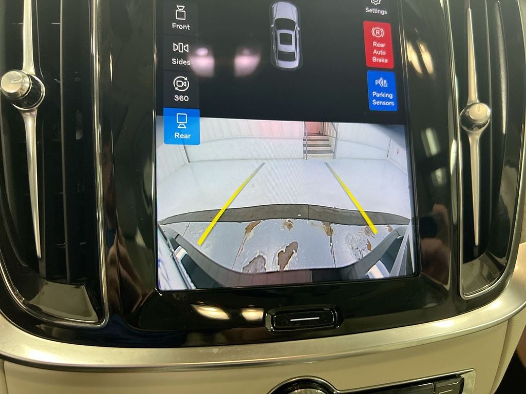 2023 Volvo S60 B5 Plus Dark Theme