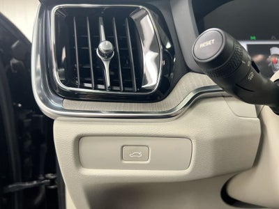 2023 Volvo S60 B5 Plus Dark Theme