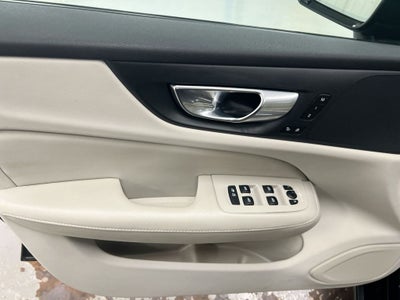 2023 Volvo S60 B5 Plus Dark Theme