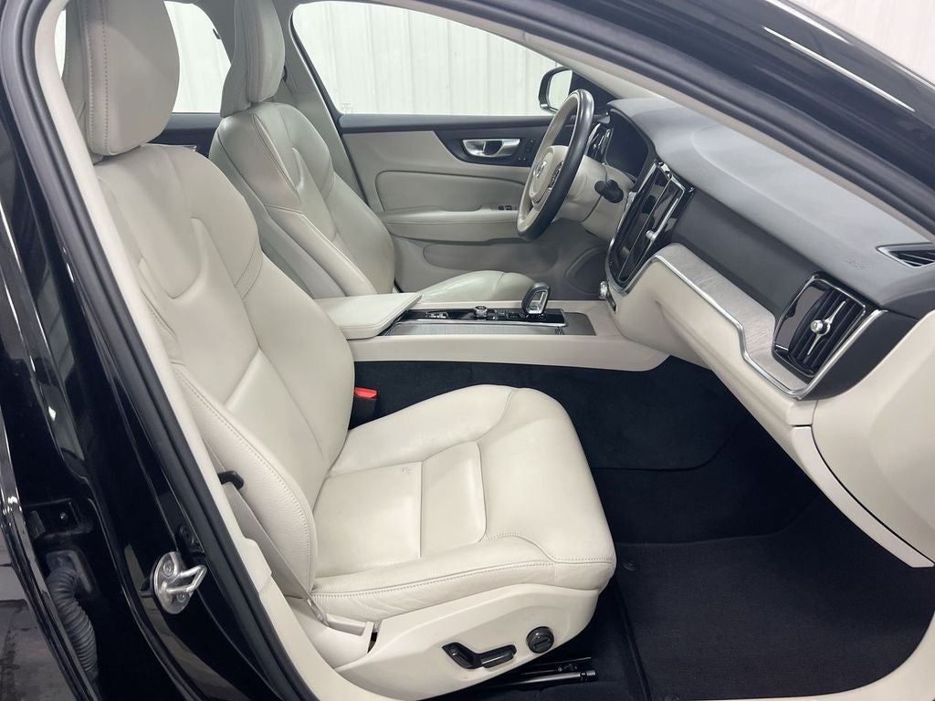 2023 Volvo S60 B5 Plus Dark Theme