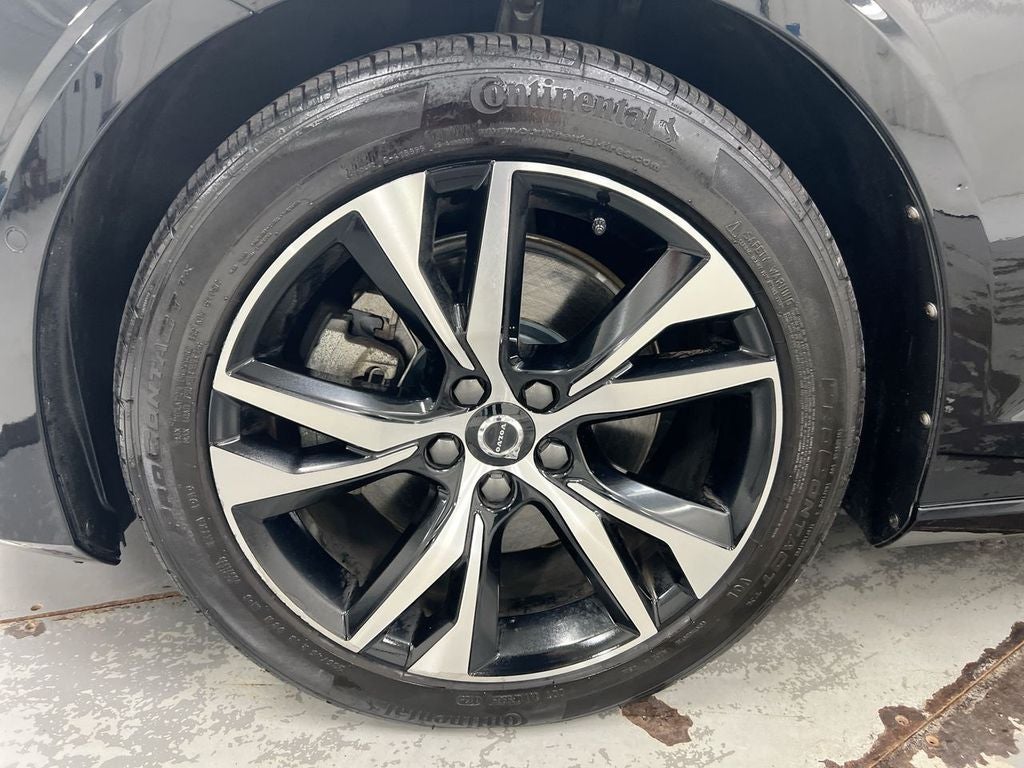 2023 Volvo S60 B5 Plus Dark Theme