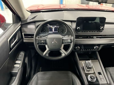 2023 Mitsubishi Outlander SE