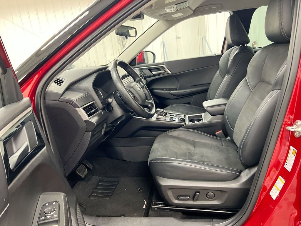 2023 Mitsubishi Outlander SE