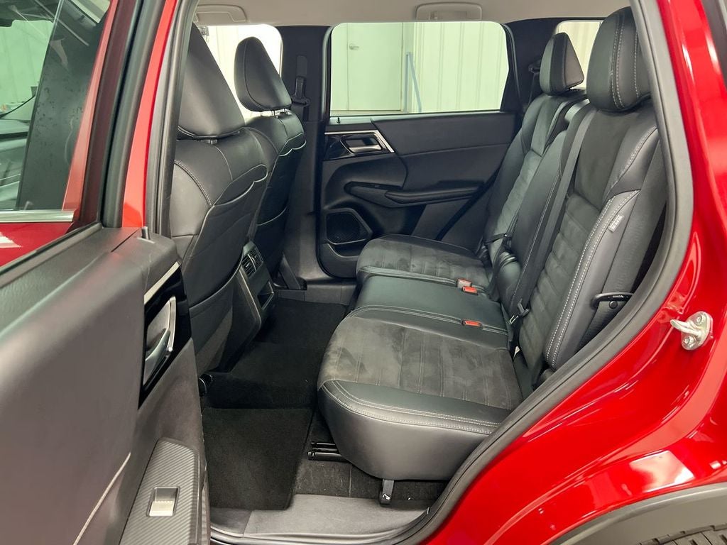 2023 Mitsubishi Outlander SE
