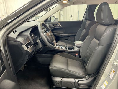 2024 Mitsubishi Outlander ES