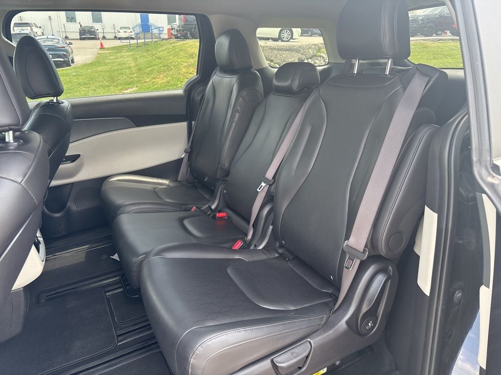 2024 Kia Carnival LX