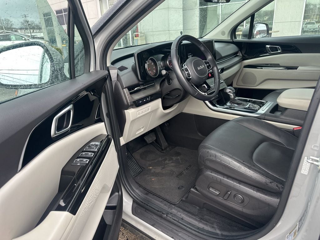 2023 Kia Carnival EX