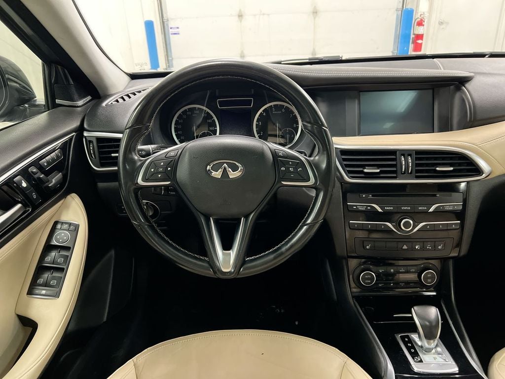 2017 INFINITI QX30 Premium