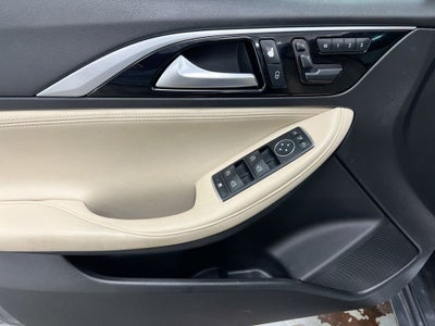 2017 INFINITI QX30 Premium