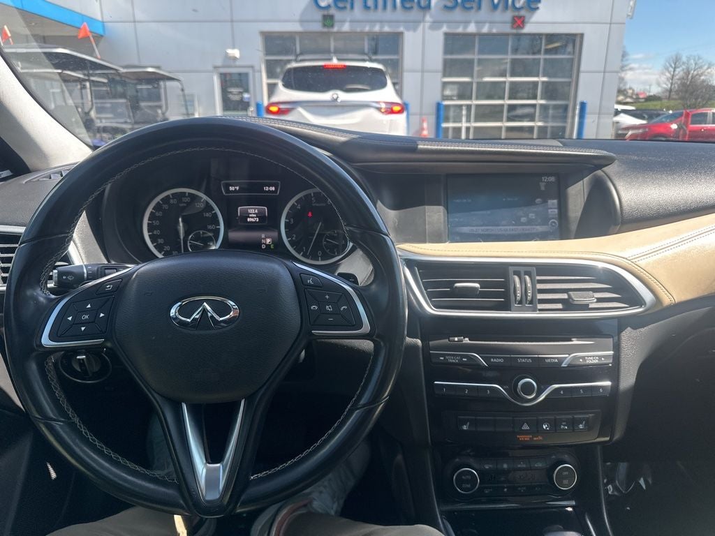 2017 INFINITI QX30 Premium