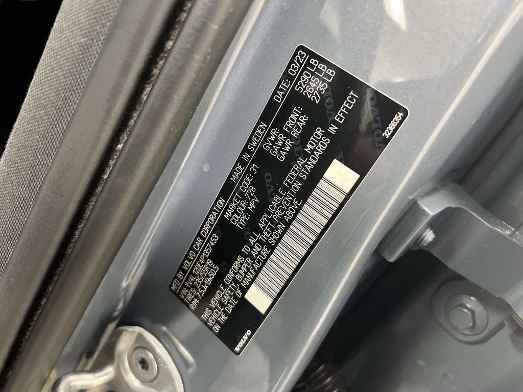 2023 Volvo XC60 B5 Plus Bright Theme