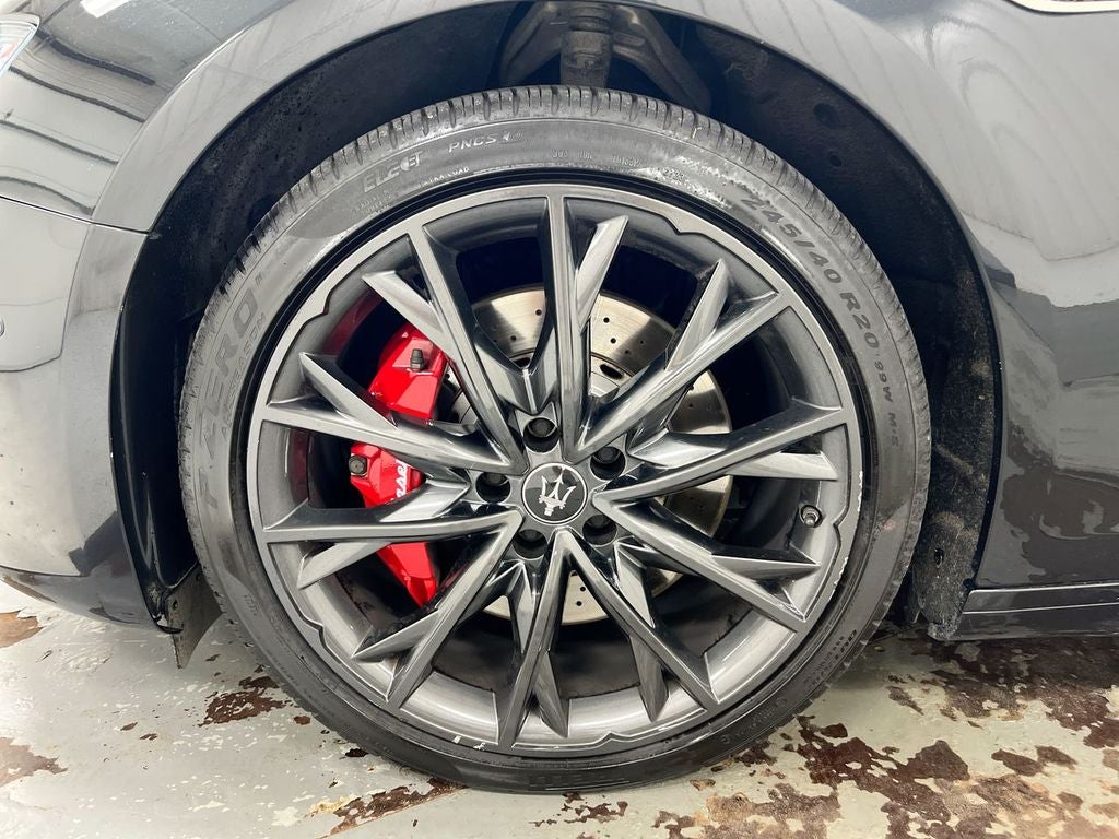2022 Maserati Ghibli Modena Q4