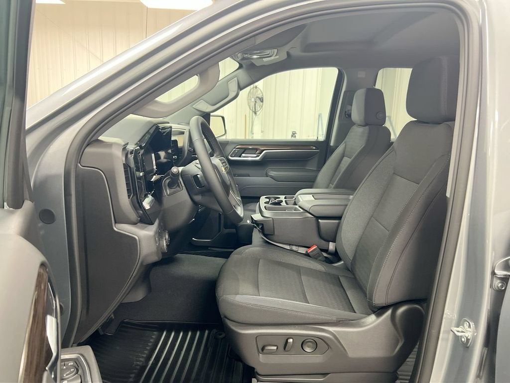 2025 Chevrolet Silverado 1500 LT (2FL)