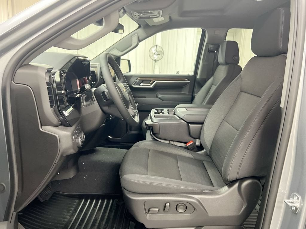 2025 Chevrolet Silverado 1500 LT (2FL)
