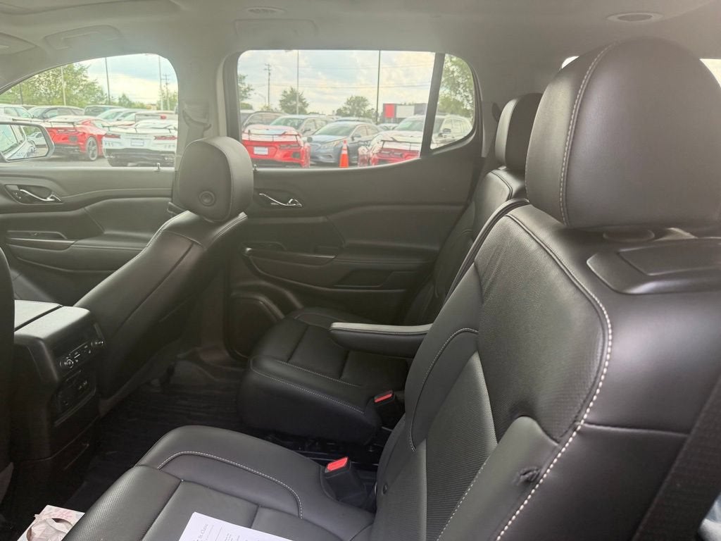 2023 GMC Acadia SLT