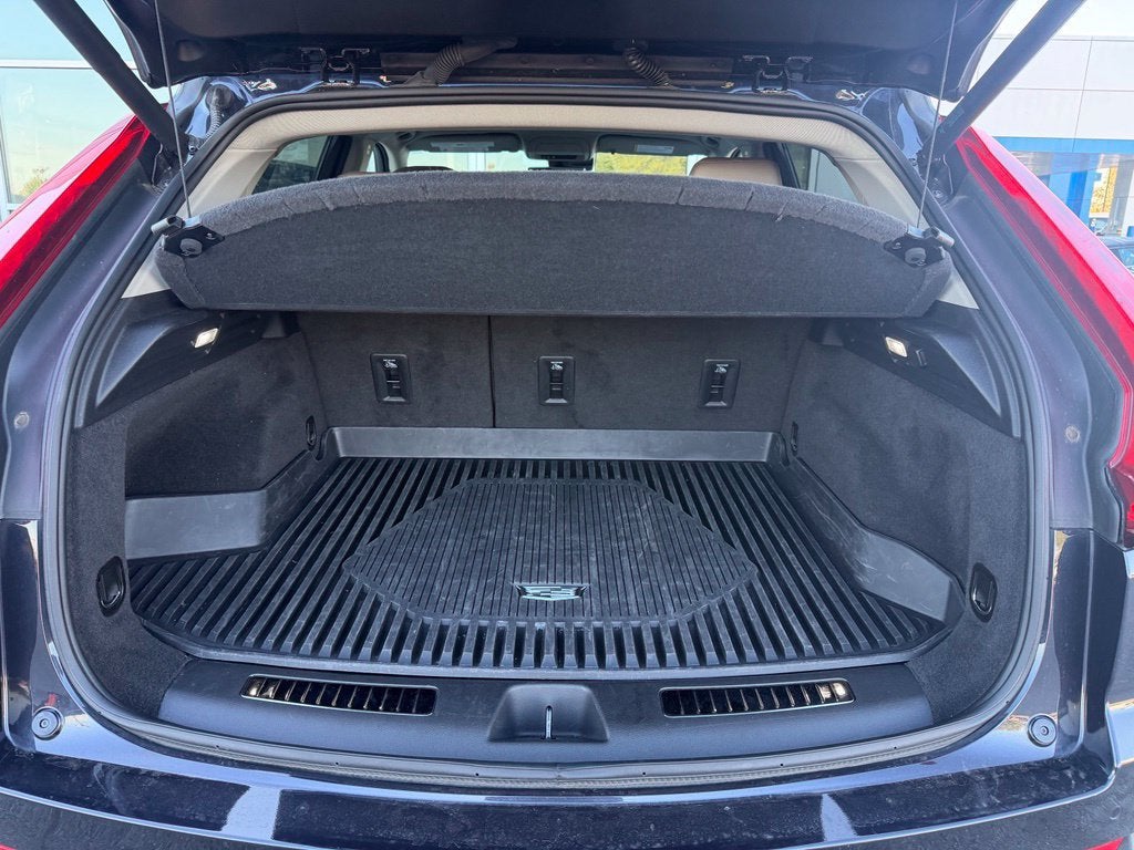 2023 Cadillac XT4 AWD Premium Luxury
