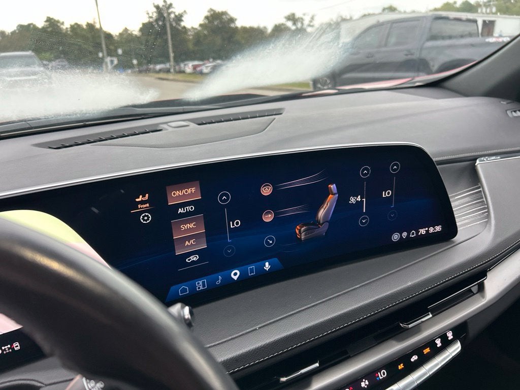 2024 Cadillac XT4 Premium Luxury