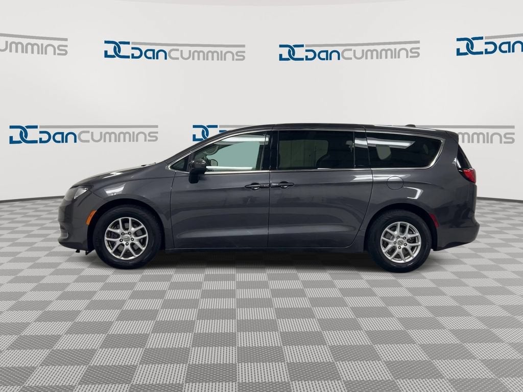 2022 Chrysler Voyager LX