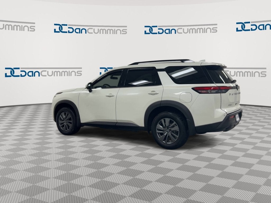 2024 Nissan Pathfinder SV