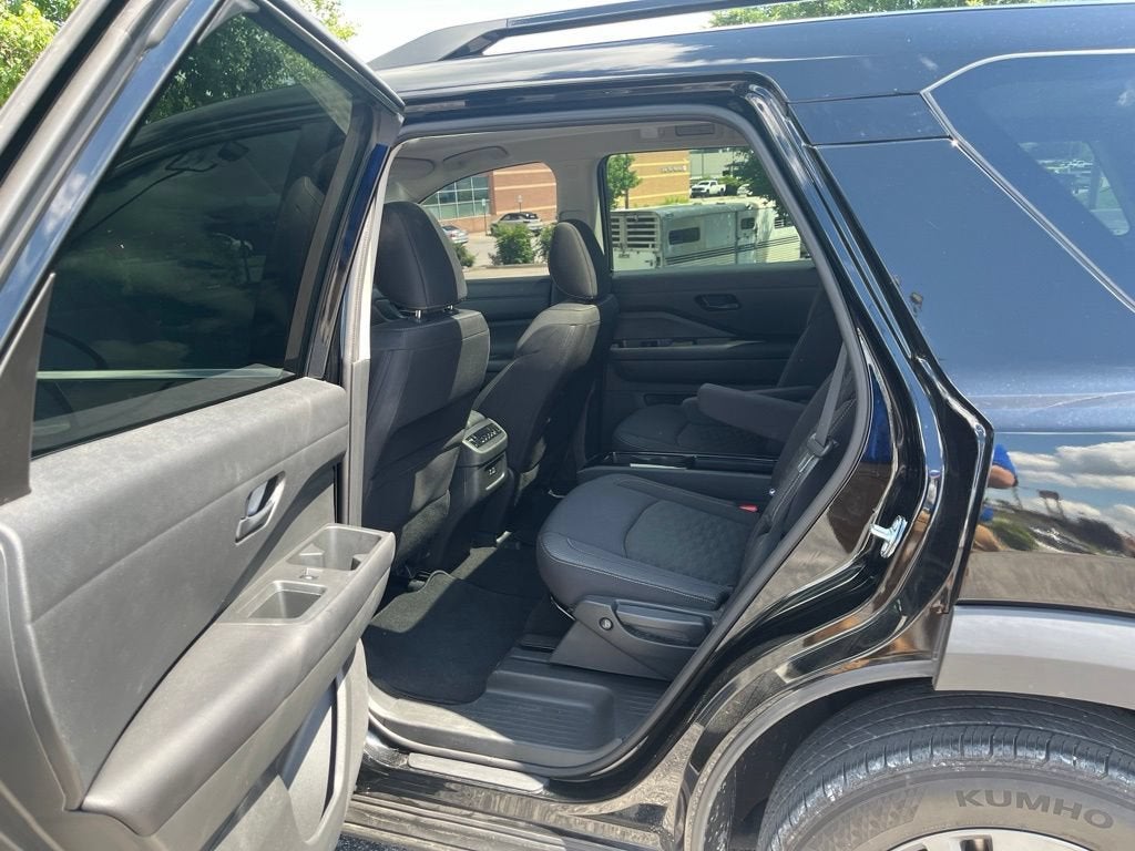 2023 Nissan Pathfinder SV