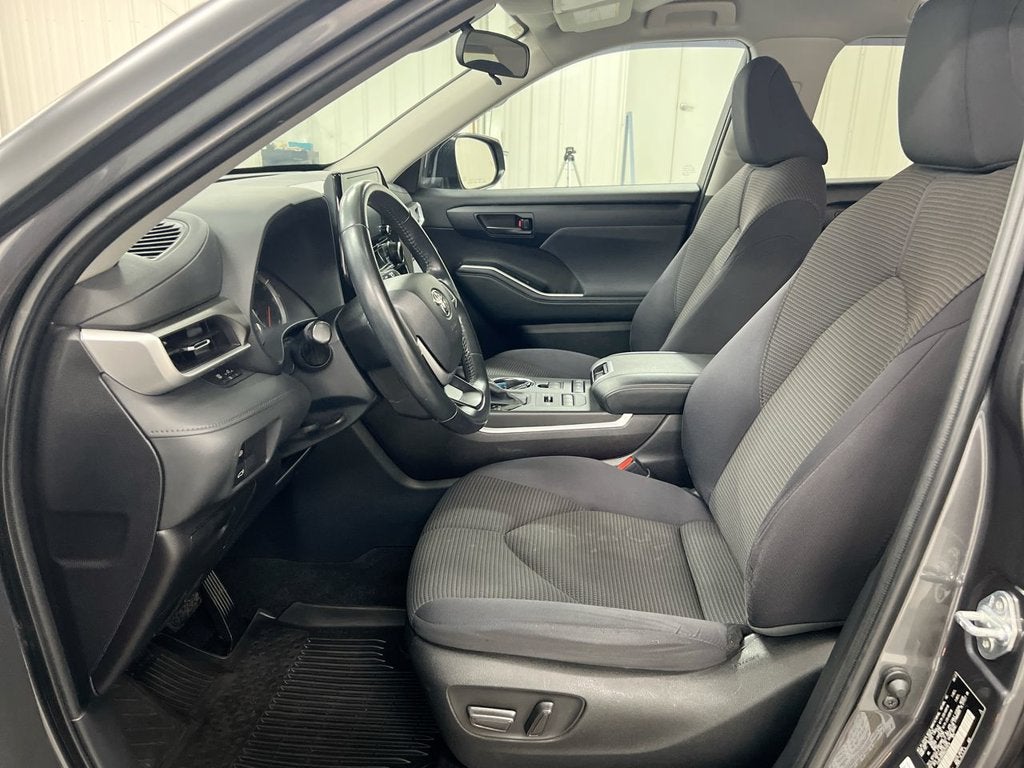 2022 Toyota Highlander LE