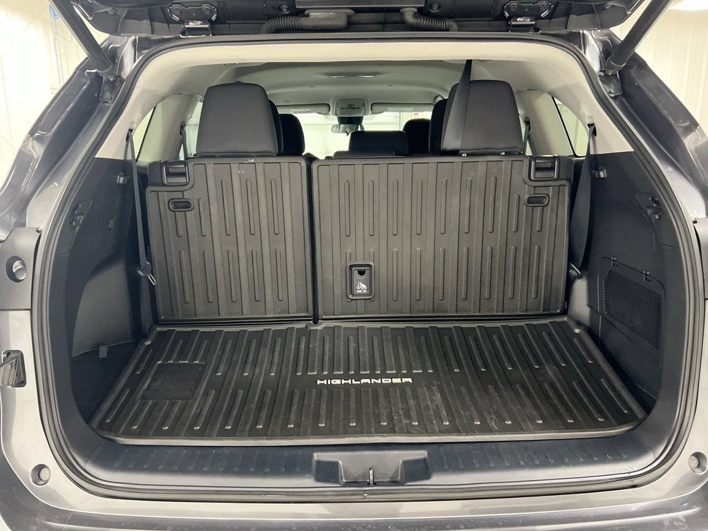 2022 Toyota Highlander LE