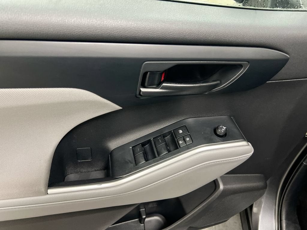 2022 Toyota Highlander L
