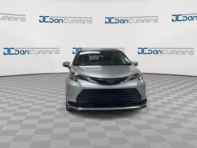 2023 Toyota Sienna LE