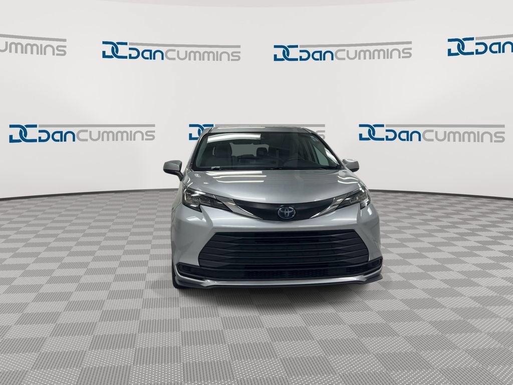 2023 Toyota Sienna LE