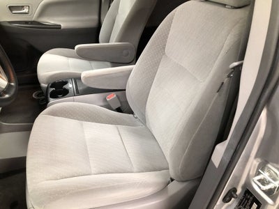 2018 Toyota Sienna LE Auto Access Seat