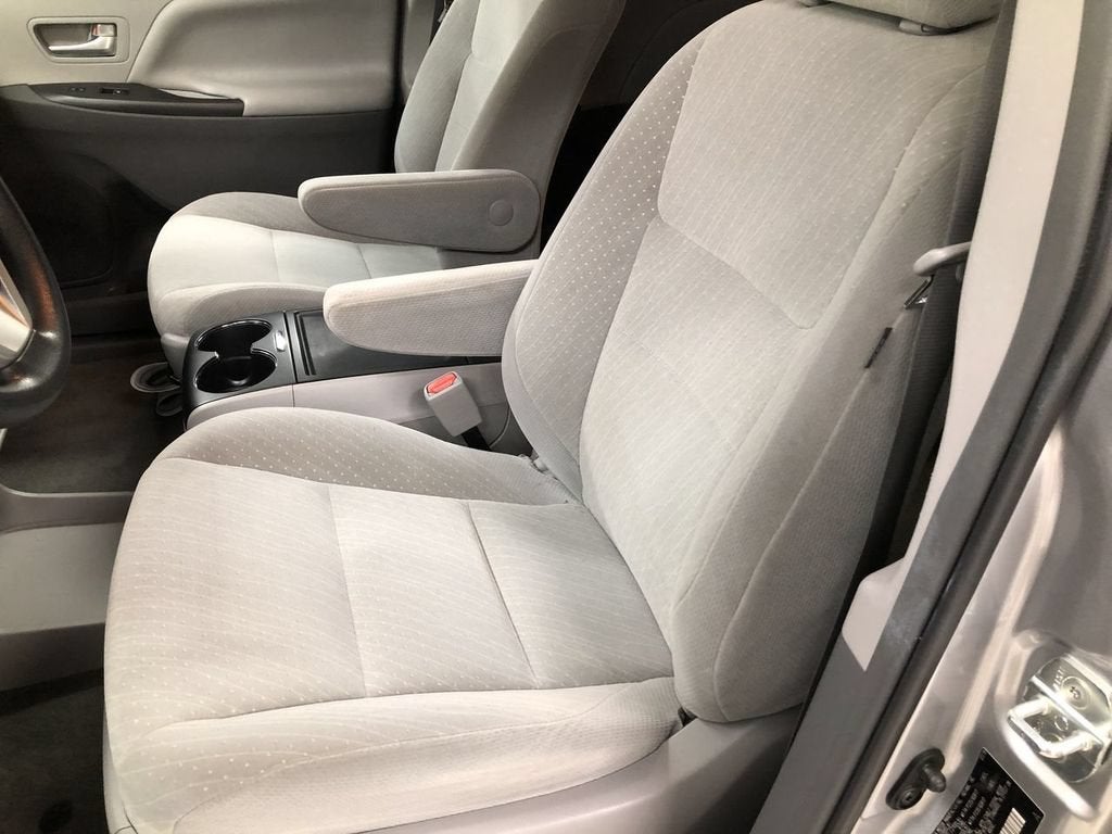 2018 Toyota Sienna LE Auto Access Seat