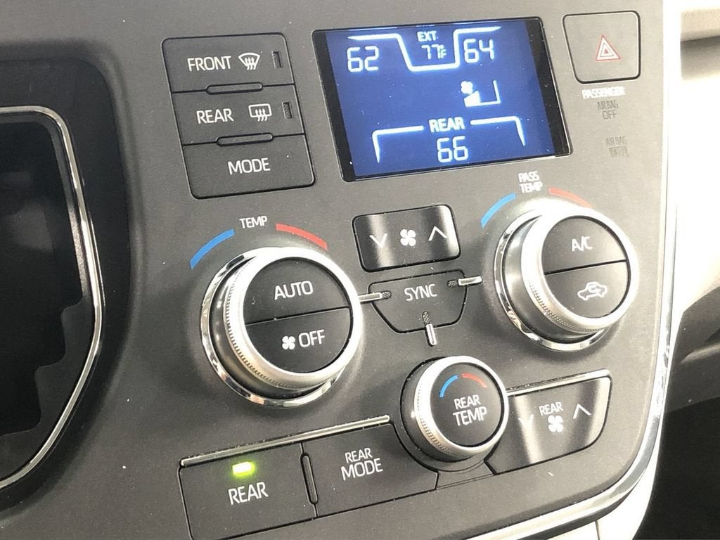 2018 Toyota Sienna LE Auto Access Seat
