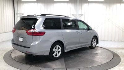 2018 Toyota Sienna LE Auto Access Seat