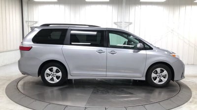 2018 Toyota Sienna LE Auto Access Seat