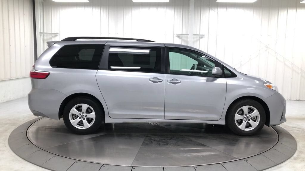 2018 Toyota Sienna LE Auto Access Seat