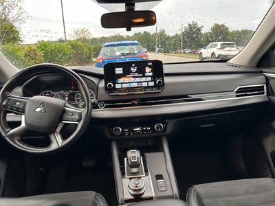 2024 Mitsubishi Outlander SE
