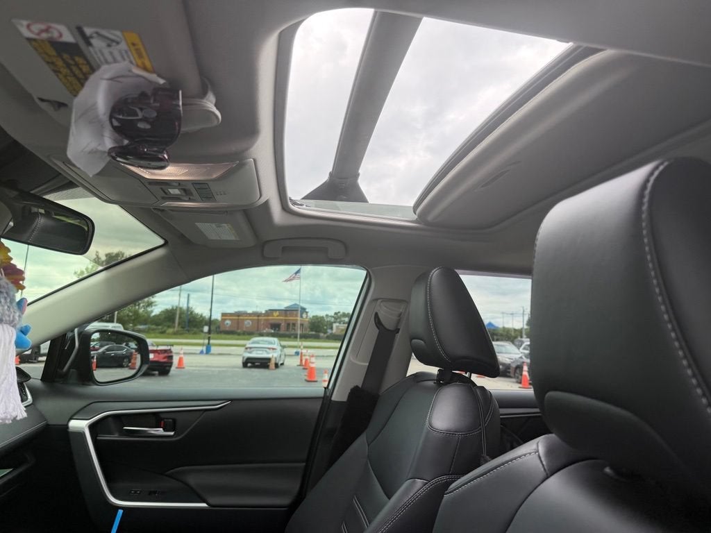 2022 Toyota RAV4 Hybrid XLE Premium