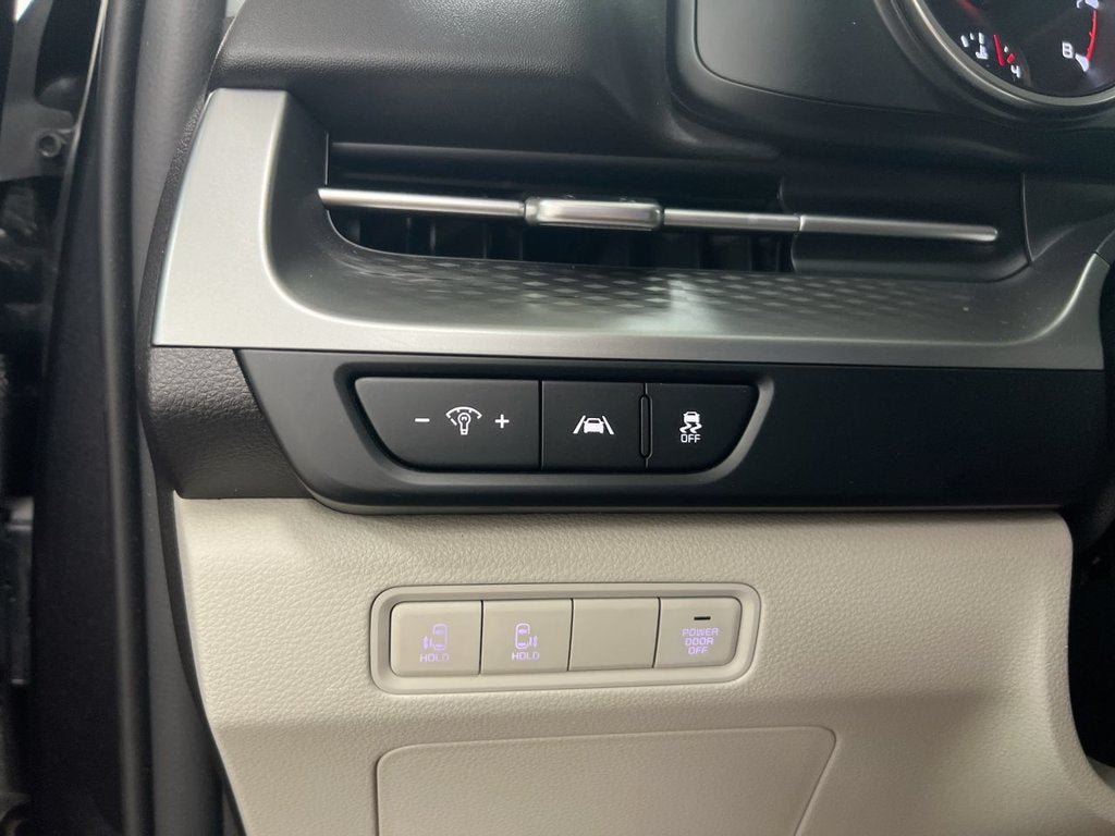 2023 Kia Carnival LX