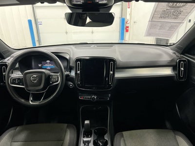 2024 Volvo XC40 Core Bright Theme