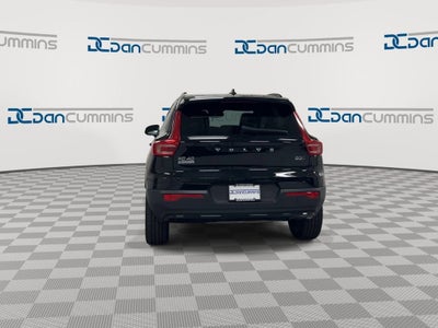 2024 Volvo XC40 Plus Dark Theme