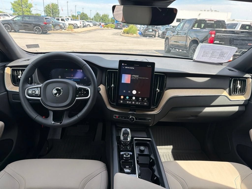 2026 Volvo XC60 Plus