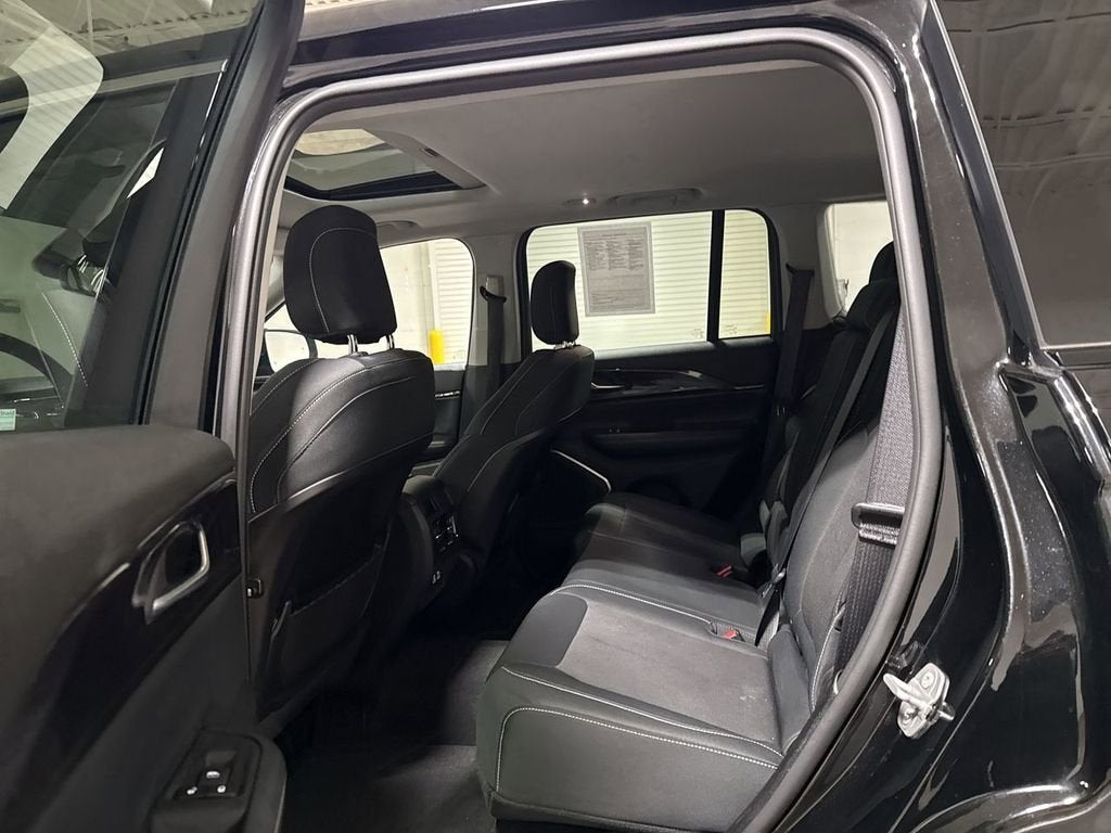 2022 Jeep Grand Cherokee Laredo