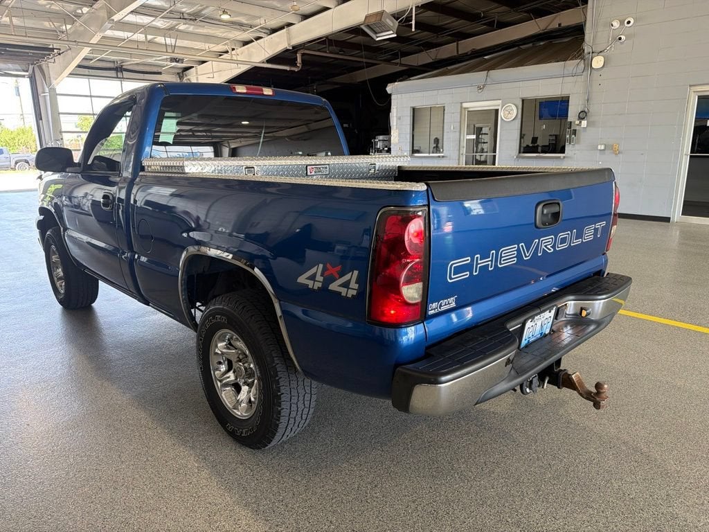 2004 Chevrolet Silverado 1500 Reg Cab 119.0" WB 4WD